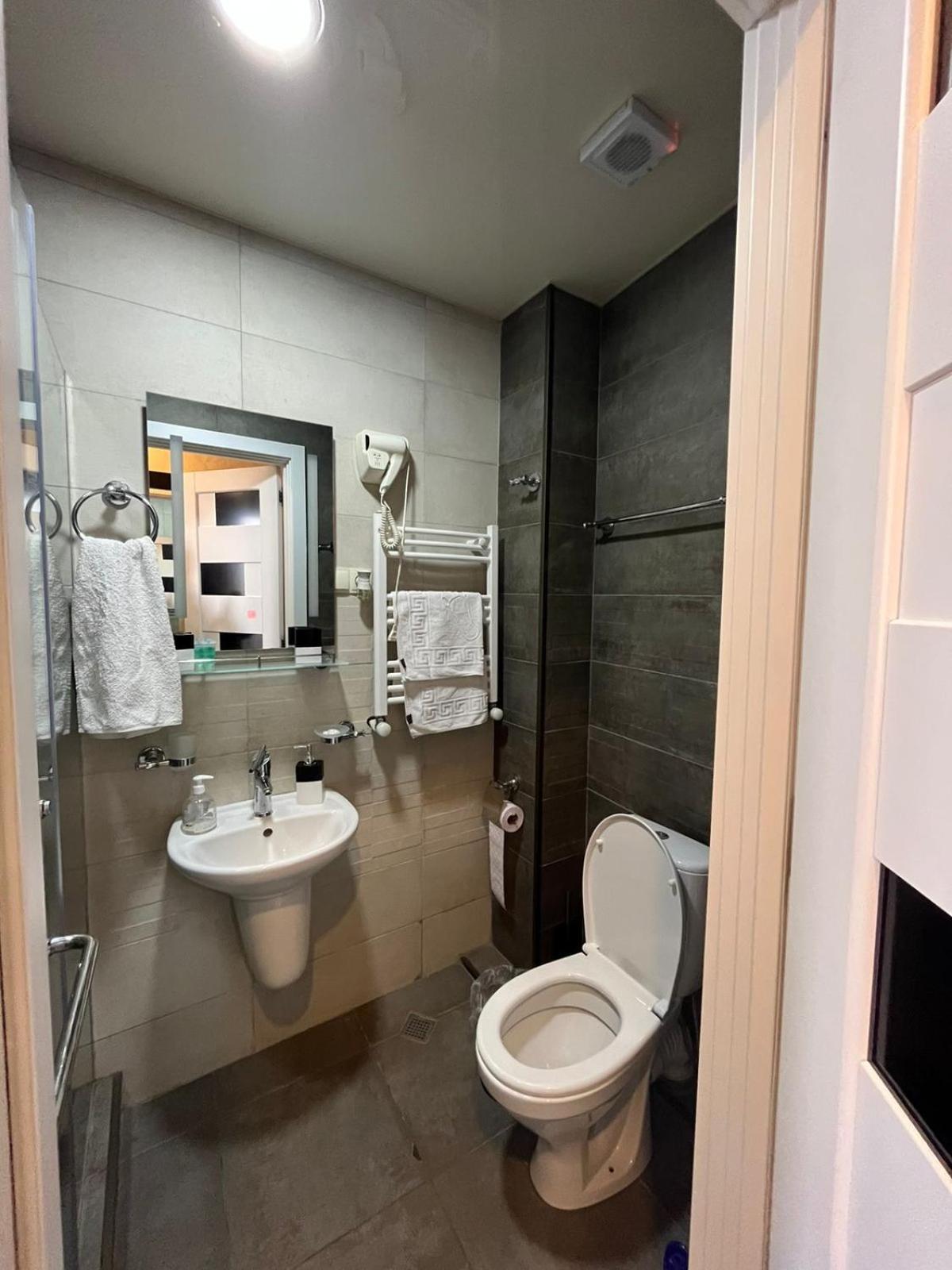 Family Hotel Vere Tower تبليسي المظهر الخارجي الصورة