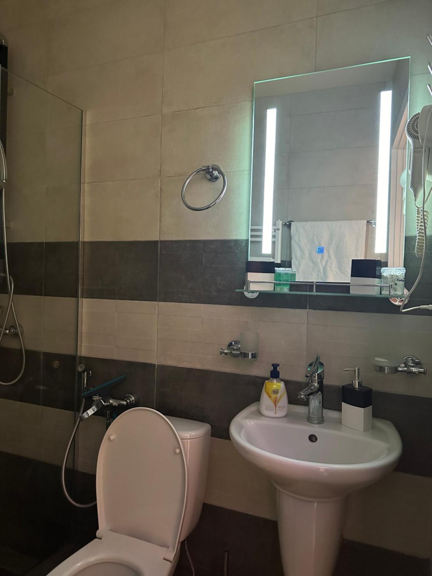Family Hotel Vere Tower تبليسي المظهر الخارجي الصورة