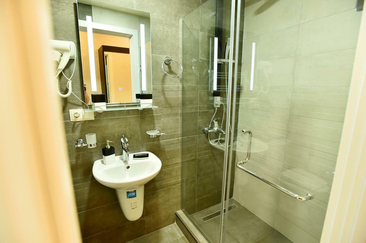 Family Hotel Vere Tower تبليسي المظهر الخارجي الصورة