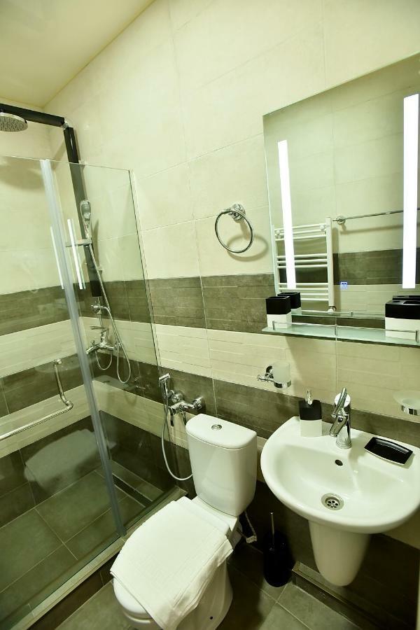 Family Hotel Vere Tower تبليسي المظهر الخارجي الصورة
